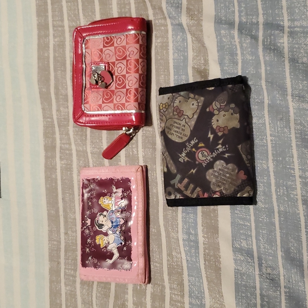 3 wallet set. Heart wallet, Disney Princess wallet, and Hello Kitty wallet.